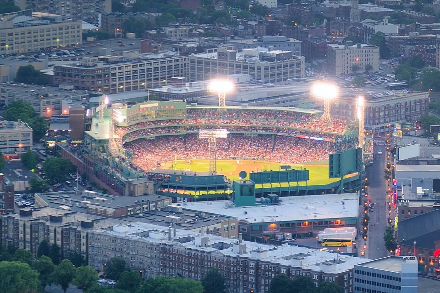 Walking Boston – Fenway Park – metro babel